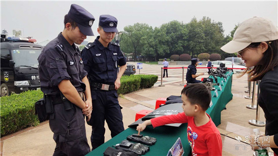 |黄石市公安机关扫黑除恶专项斗争成果展启动