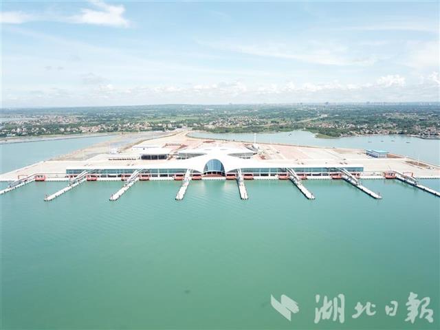 |在汉央企再立功 全球最大客货滚装码头徐闻港开港运营