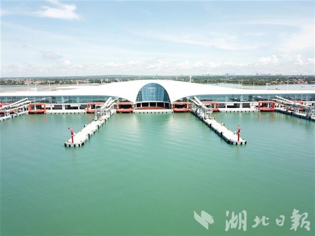 |在汉央企再立功 全球最大客货滚装码头徐闻港开港运营