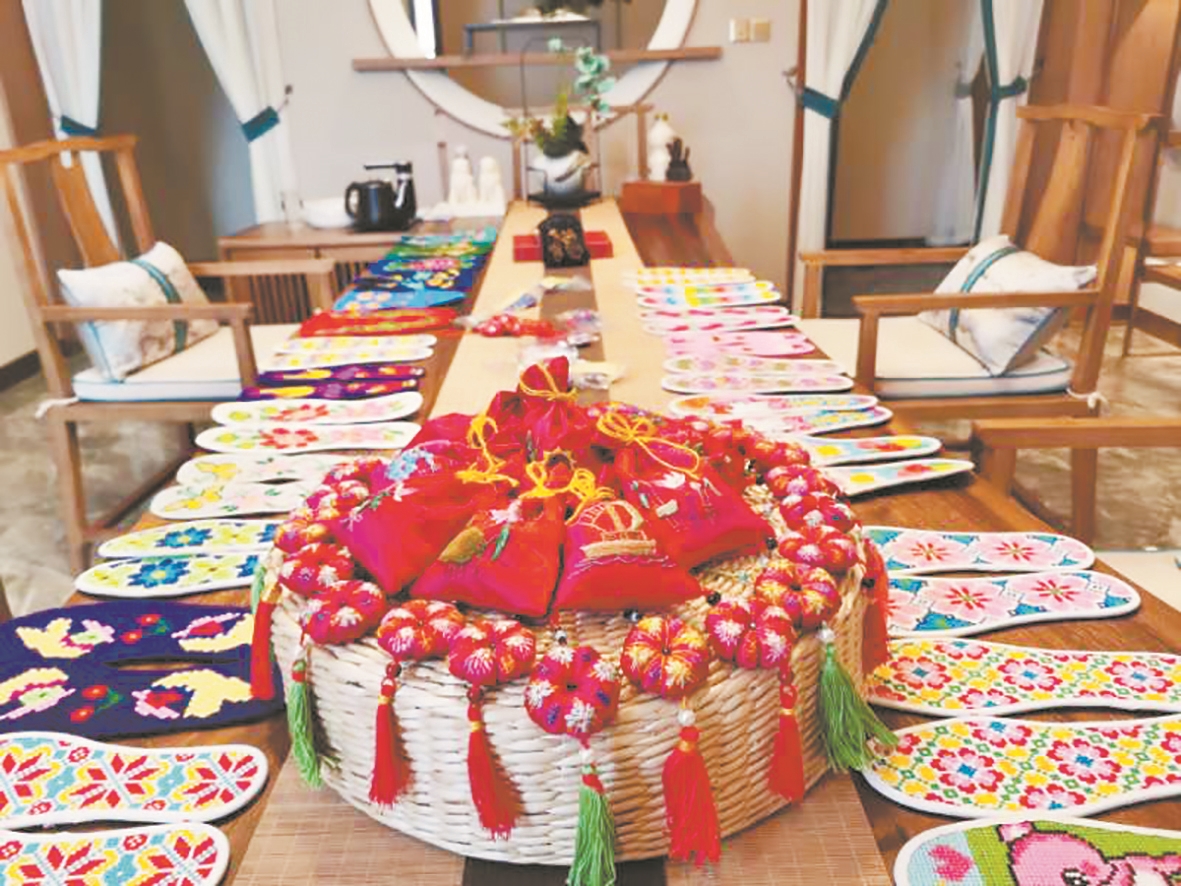 |聚焦精准扶贫助力家门口就业 大悟评选“亚泰杯”最美绣娘