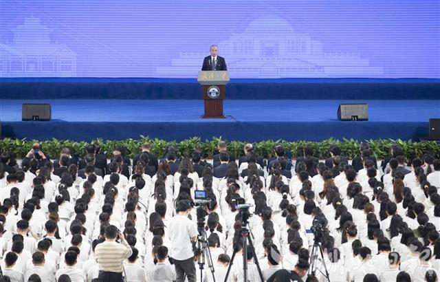 |组图：武汉大学举行本科生开学典礼