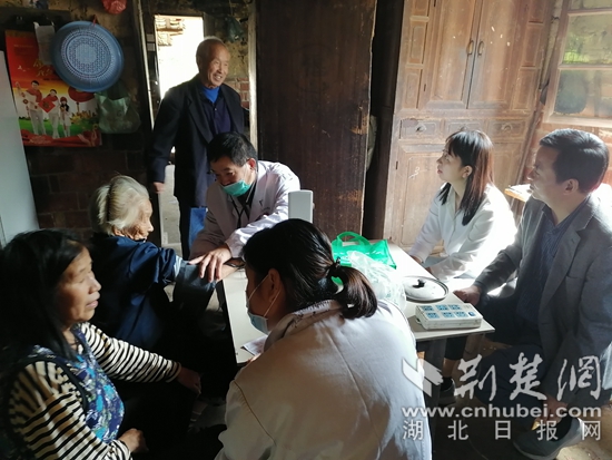 |黄石开展“服务百姓健康行动”大型义诊活动