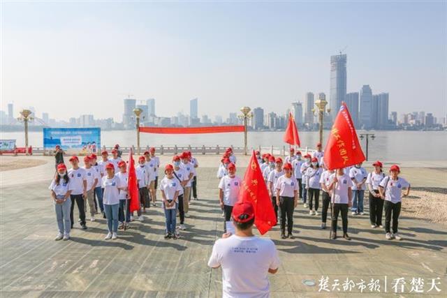 |护1063公里长江岸线！湖北开展净滩行动