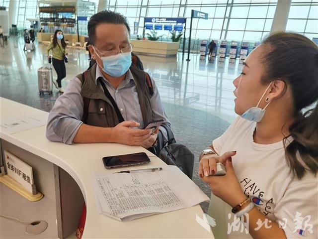 |湖北发出今年首个援疆旅游包机团