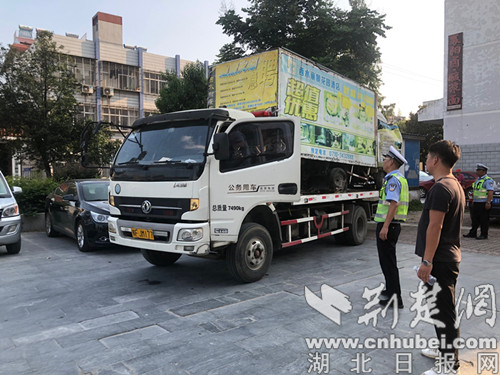 |襄阳檀溪警务平台开展“僵尸车”集中整治行动