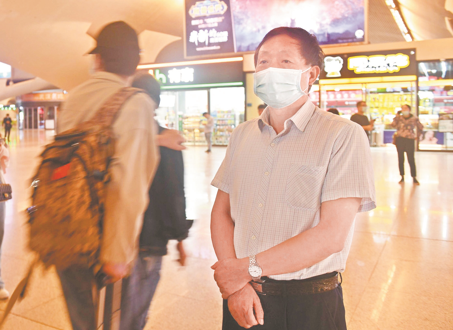 |为南来北往人们提供进出大武汉的安全通道 三大火车站有群“防疫守门人”