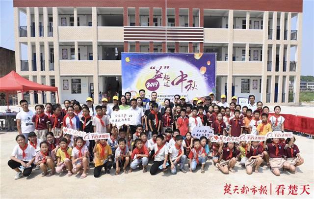 |本报联合阿里巴巴天天正能量发起“益起过中秋”活动，即日起征集留守儿童心声