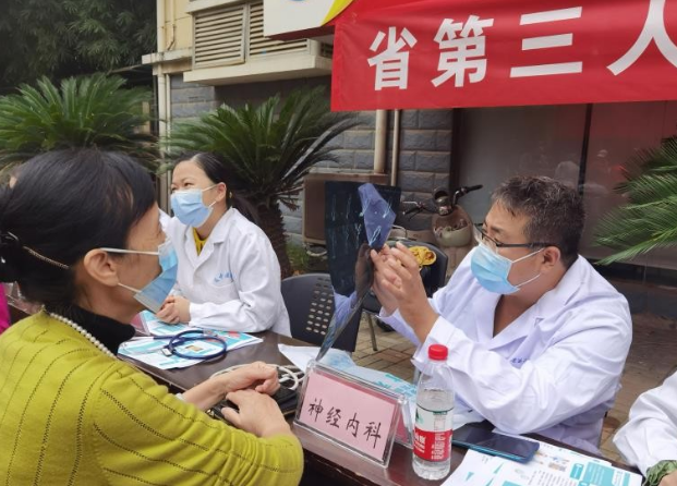 |湖北省第三人民医院青年硕博服务团走进汉阳铁桥社区