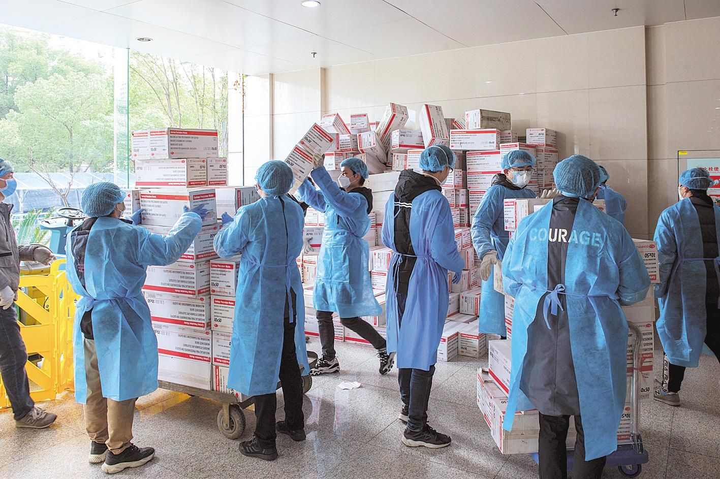 |点滴微光 温暖人心 ——百万志愿者为众人抱薪于风雪