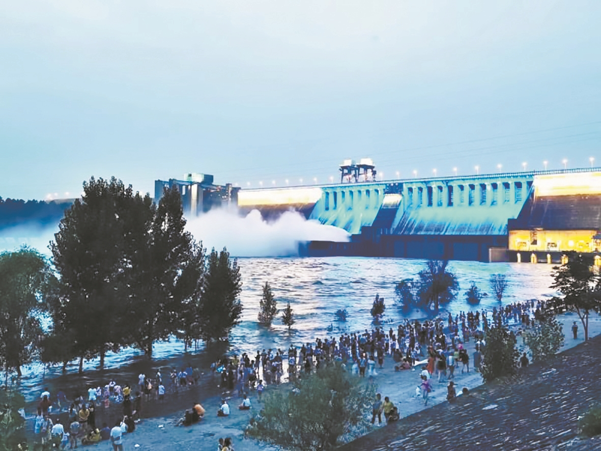 |十堰五旬好汉跃入激流勇救落水女童 事后他悄然离去 家属苦寻26天终于找到恩人