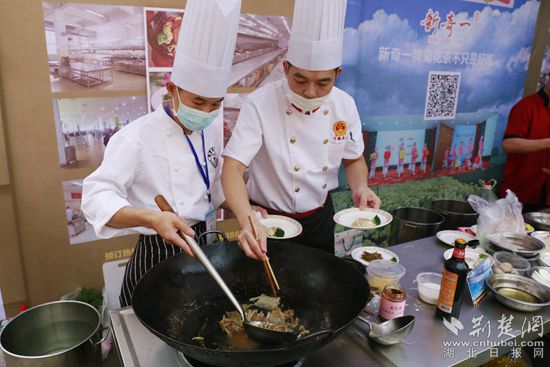 |麻城厨艺大赛比拼菊花美食一朵菊花做出136道菜品