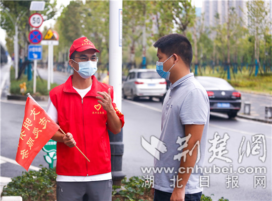 | 6名“蒲公英”志愿者上街开展志愿服务