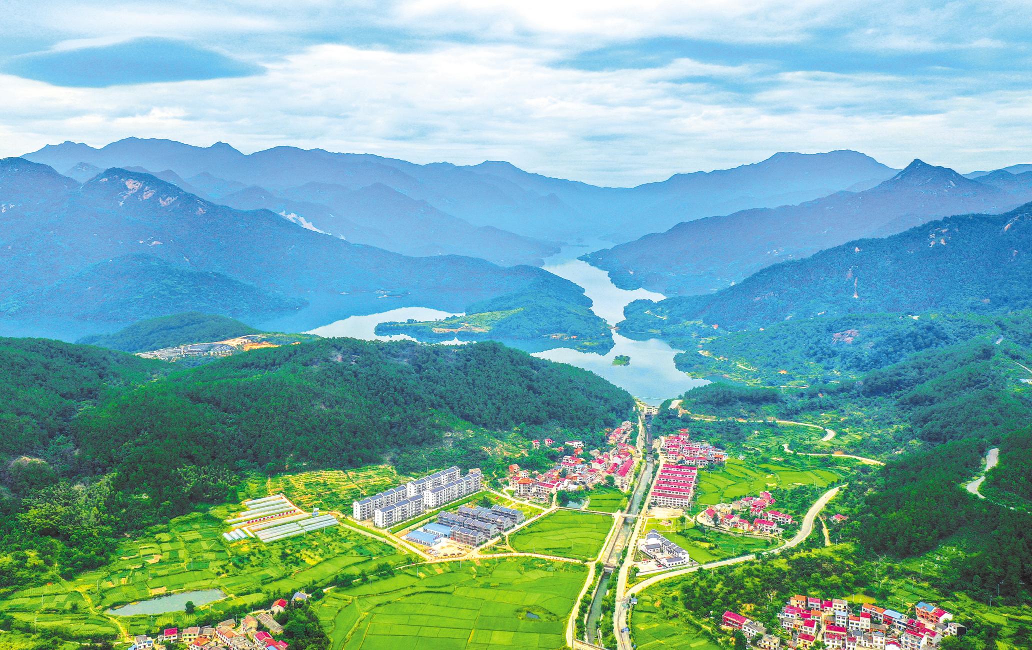 |易地扶贫搬迁：89万群众住进新家