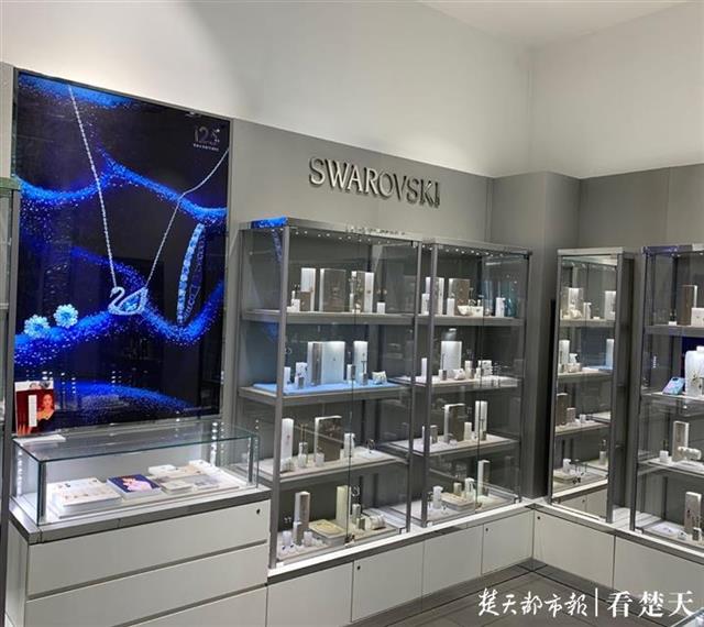 |施华洛世奇将关闭3000家门店，记者探访：武汉门店暂无关店计划