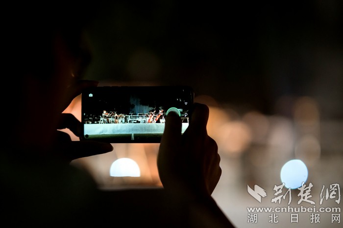 |华中农业大学草坪音乐会：师生齐聚共赏音乐