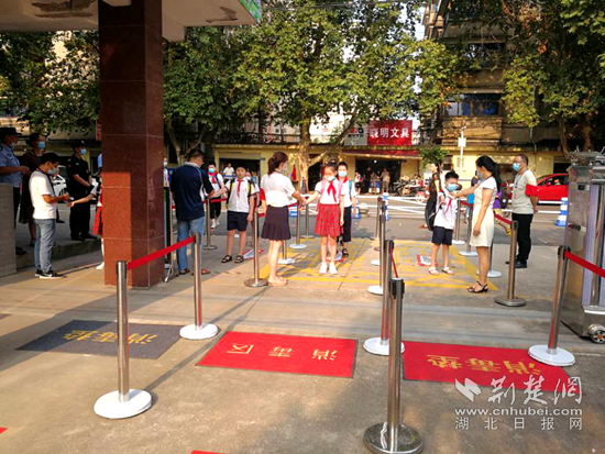 |黄石28万中小学生迎来新学期（组图）