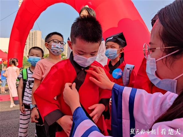 |穿着汉服入校！武汉这所小学的入学礼很惊艳