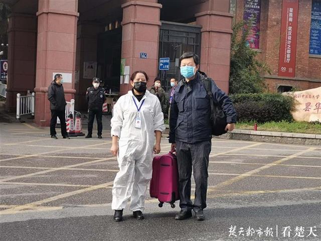 |9246个电话见证社区书记抗疫经历，赴京接受表彰称困难让自己更强大