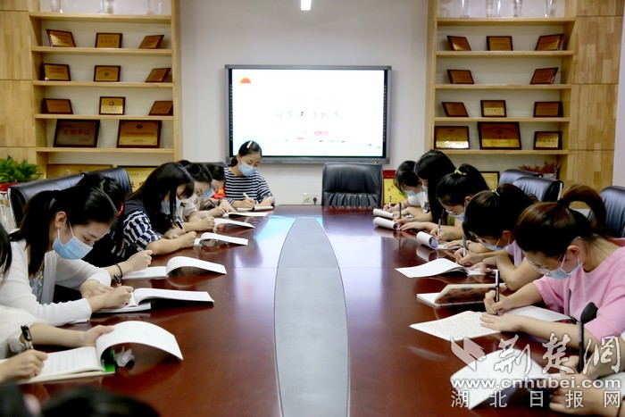 |在活动中学习 洪山区实验幼儿园紫云府分园让孩子爱说普通话