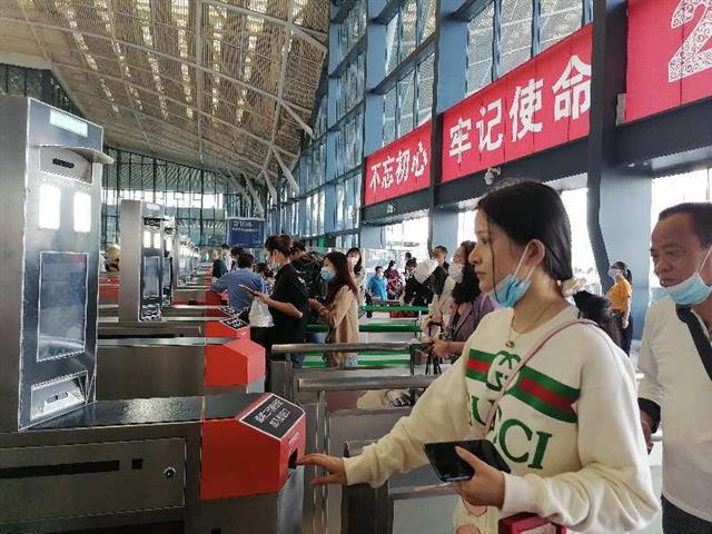 |客流迎新高！武铁10月1日加开145列客车提升运力