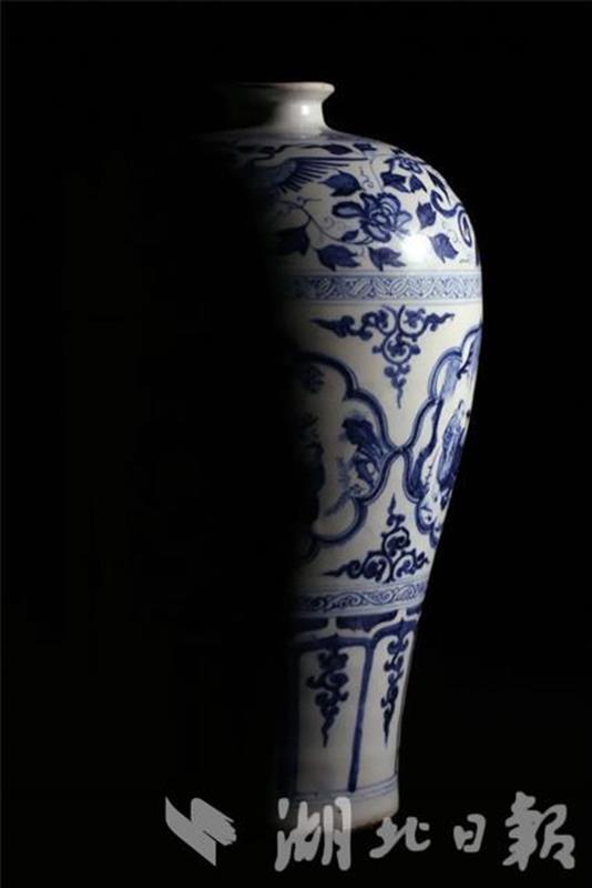 |元青花四爱梅瓶全新亮相武汉博物馆：独占150平方米，观众可触摸旋转