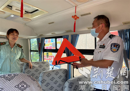|襄阳紫贞平台交警排查校车隐患 保障学生安全