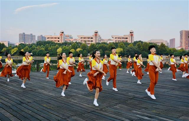 |“舞林大会”喊你来做评委！湖北第5届群众广场舞展演打造云平台