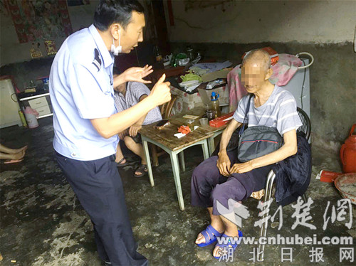 |耄耋老人乘车看病走失 保康两地民警联动寻人