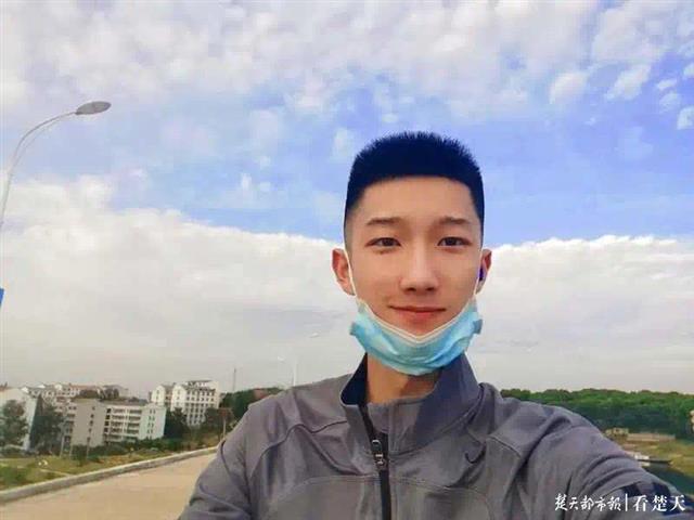 |从定向培养士官生到签约作家，这名大学生“自强之星”逐梦前行