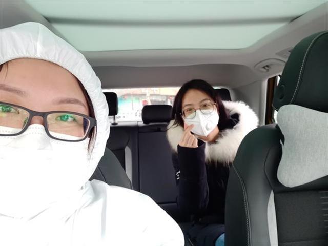 |陈灵毓，刘伟，成冬，李杰、代敏……医护专车志愿者签名旗获湖北省博物馆永久收藏