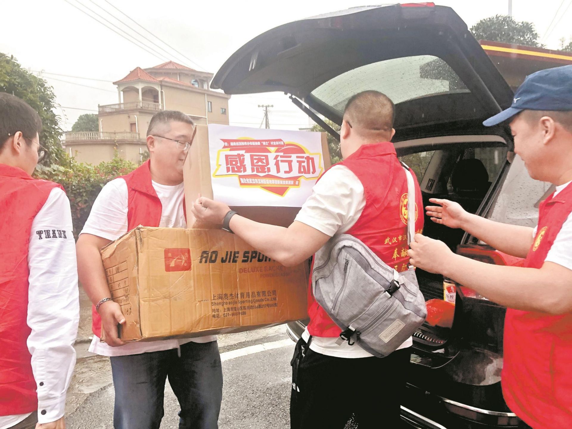 |?这一躬，道不尽武汉人深深谢意