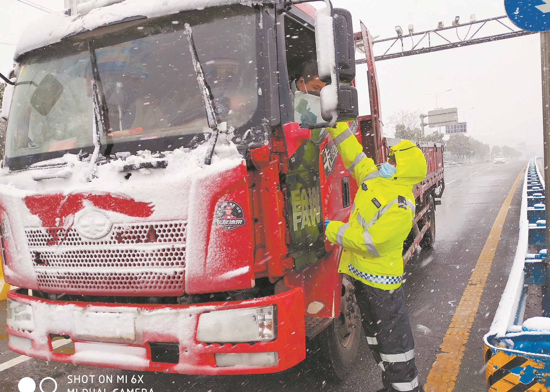 |守护江城千万百姓，以奉献书写忠诚担当 武汉交警不舍昼夜战疫76天