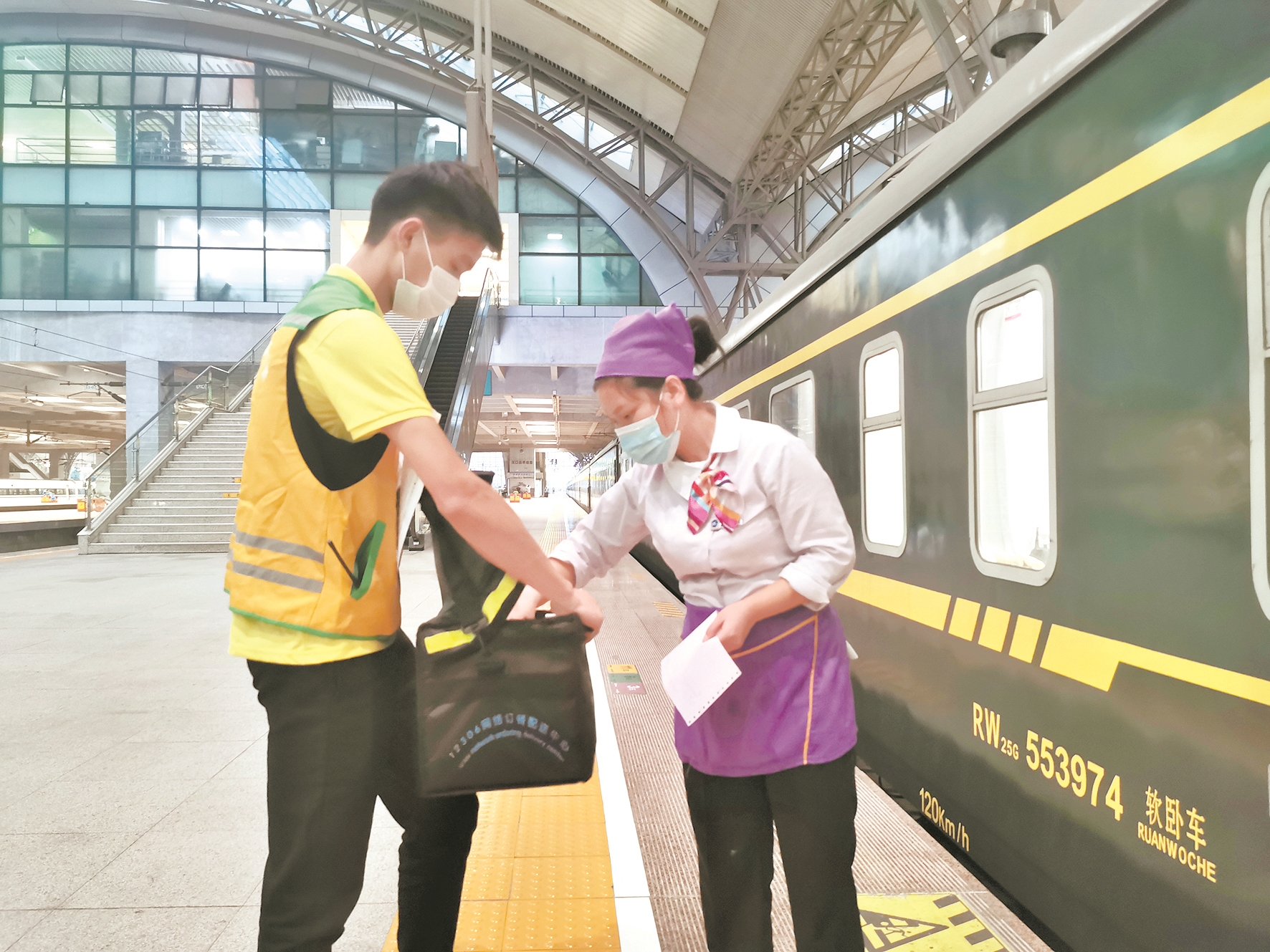 |旅客坐普速列车也能点外卖 列车晚点超2小时可退单或换餐