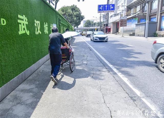 |风景旧曾谙，多年不细看，老夫妻推轮椅一日游武汉