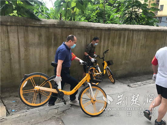 |社区“吹哨”党员“报到” 武昌保望堤社区全家总动员助力创城