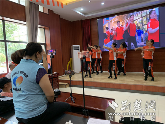 |武昌白沙洲街举办“致敬抗疫英雄——我们在一起”主题活动