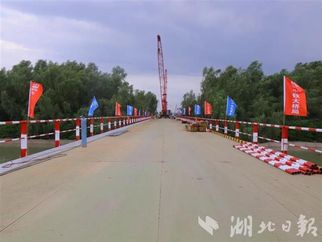 |湖北建桥军团参建广东南中高速无缝对接深中通道