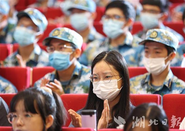 |抗疫报告会走进武汉大学