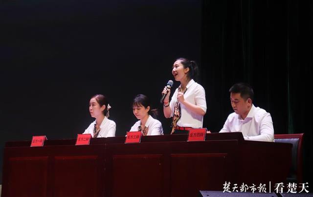 |湖北首届企业辩论赛决出四强，参赛者说“辩论促进工作中的换位思考”