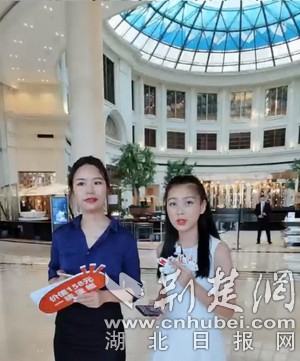 |荆楚星主播走进武汉洲际 五星级大厨江边做烧烤引刷屏