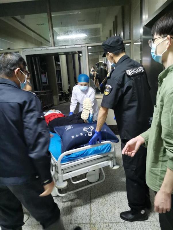 |乘客公交车上突发疾病 整车人的举动让人暖心