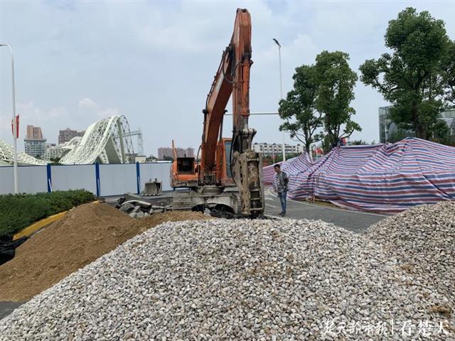|塌陷最深处约60厘米，光谷广场匝道正在修复，官方通报初步原因