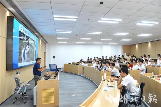 |网安学院开讲新学期第一课