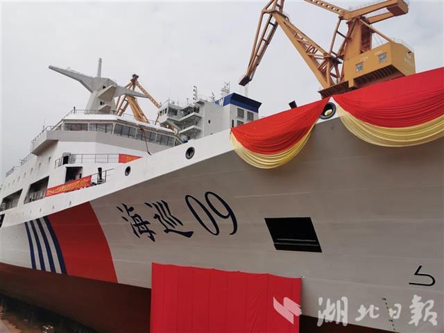 |全国首艘！万吨级大型海事巡逻船“海巡09”顺利下水