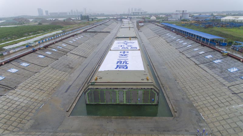 |给沉管穿上“轻铠甲”