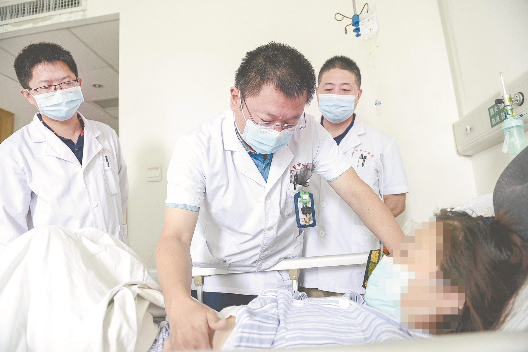 |女子肝脏上长巨大肿块 原是虫子在肝上筑窝