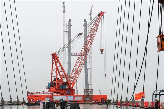 |黄金周没有“说走就走”的旅行，千人坚守工地建设赤壁长江大桥