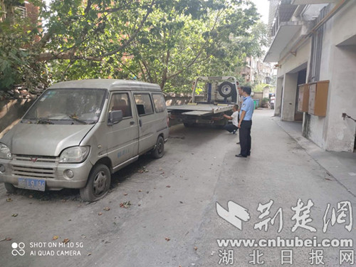 |襄阳檀溪警务平台开展“僵尸车”集中整治行动