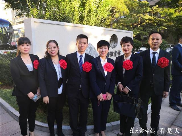 |9246个电话见证社区书记抗疫经历，赴京接受表彰称困难让自己更强大