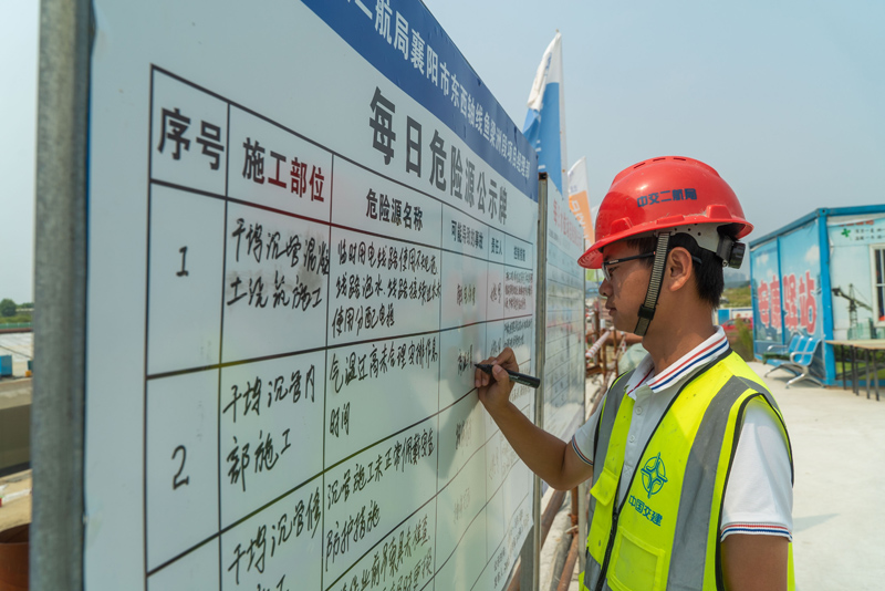 |越年轻，越冲锋——东西轴线鱼梁洲段项目90后“技术男”群像